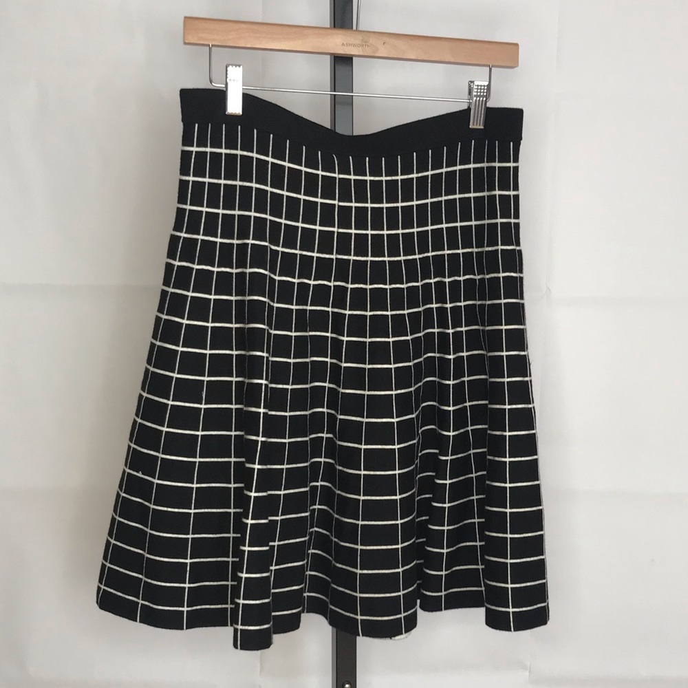 Black and white skirt reversible